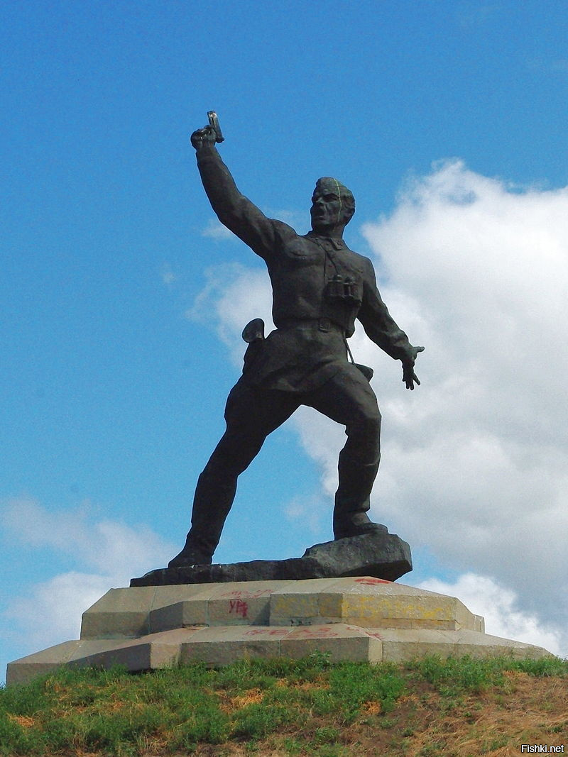 Памятник  Комбат . Славяносербский район Луганской области, Украина.