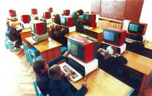 У нас года до 97-го, наверное, БК(бытовой компьютер) стояли в классах информатики :).
