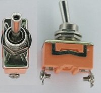 В логотипе Формулы-1 пространство между буквой F и полосками красного цвета, напоминающее по форме цифру 1, означает цифру 1, являющуюся частью названия автогоночной серии Формула-1 А вот красные полоски как раз и символизируют скорость.

>>В 40-х годах прошлого столетия инженерами была изобретена бинарная система для передачи данных. Она состояла из 1, которая обозначала включение, и 0 - для выключения. Через некоторое время два символа слились воедино, а полученный символ начали применять для обозначения питания.

Всё гораздо проще - это схематическое изображение обычного тумблера (вид сверху)


>>...художник увидел, что место укуса похоже на "байт" - один из терминов вычислительной техники

Вот это фантазия! Ну, на то он и художник