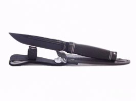 Сколько не принюхивался к куче вариантов разных ножей, основным условием оставалось-чтобы удобным был. Хоть и ковка, хоть AUS8, хоть еще какая, не лежит в руке, а рука очень большая- нож будет пылиться на полке, или продам нафиг. 
В машине "складишок"- обычный Витязь Соболь 65Х18, и не тупится долго и точить несложно. И места много не занимает и вполне универсальный нож.
Карманный "ежедневник"- китай Спайдерка за 900 рублей с Алиэкспресс. Не настолько я им часто пользуюсь, чтобы за оригинал выкладывать почти 10 косарей. Коробку открыть, провод от изоляции почистить- норм. Раз в год заточил и хватает.
Отдыхной "рабочий нож"- Диверсант 45Х13. Рыбу почистить, щепу наколоть, мясо нарезать, веточку срубить, самое то.
Про мультики скажу одно. Подарили Лазермана, потаскал его больше трех лет, понял что нах такой большой мультик не нужен, пользовался ровно два раза, да и то только алмазной пилкой, чтобы Диверсанта наточить и продал. Инструмент должен быть инструментом, а не приложением к ножу.