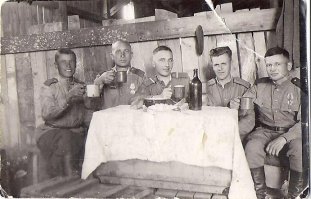 Дед, со своим расчетом Румыния 1945 год.