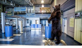 Какой-то там городишко Анадырь с населением в 14.000 человек, находящийся за Полярным кругом за 6 с лишним тысяч километров от Москвы...