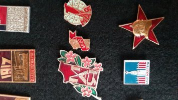 15 воспоминаний о советской юности в первомайских значках