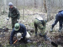 Да какой ты к дьяволу казах? Вот настоящие казахи, с которыми мы только что закончили Вахту Памяти, подняв 14 неизвестных Солдат из 8-й Гвардейской Панфиловской дивизии. И вместе открыв в Старой Руссе памятник Тулегену Тохтарову.