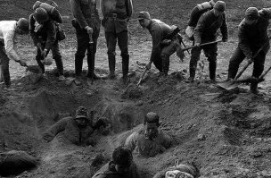 1937 год. Японские солдаты закапывают заживо китаи ских военнопленных. Нанкин. Китаи . Японо-китаи ская вои на.
