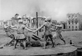 Очень бы хотелось, чтобы этот памятник восстановили.