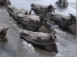 А я вот этот памятник Шолохову очень люблю (сам Шолохов на фото не поместился)).