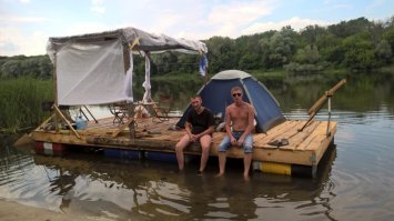 Дом на колесах, который превращается в лодку
