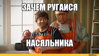 Башенный кран упал на дорогу и частный дом в Красноярске