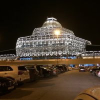 Когда впервые прилетел в Баку ночью, здание показалось как из восточной сказки