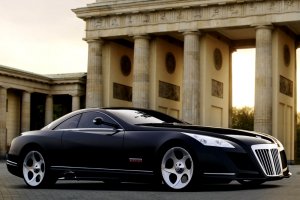 Если я не ошибаюсь, то этих Maybach Exelero по всемус миру аж целый один экземпляр. Это уникат, который в первую очередь был создан для шоу.
И что-то мне говорит, что Jay Z не владелец, а просто позаимствовал его.