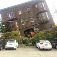 Нет тут никакой неприятности, кроме очень крутого подьема дороги. Фотку повернули - видно по столбу справа. Вернул как мог :)