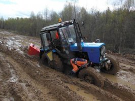 Карданные болты оборвал похоже.