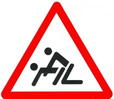 Девушка устроила "паровозик" перед зеброй