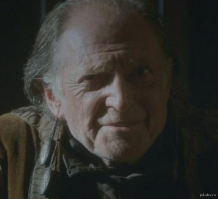 О Кэрроллы любили позвать своих врагов на обед под предлогом примирения, а потом убить их прямо в обеденном зале.  Да что они смыслят в корпоративах?:)