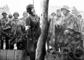 Ага к тексту про изнасилование, картинка с покупкой велосипеда.... Мг. Одно и тоже, прям чувствуется та же атмосфера. Картинка фейк и текст такой же фейковый. Если к Вам кто-то полезет с целью изнасилования - вспоминайте велосипед. Самое то, атмосфера то подходит. 
Хотя кому я это говорю... бедные же несчастные немцы, злые советы пришли к ним сами, напали так сказать ни за что, да? Надо же было прийти в Германию всем улыбаться, можно было еще покрасить здания, привести в порядок газоны, извиниться и уйти обратно к себе, а наши так грубо и нецивилизованно вломились, саусем не по эурапейски. Толи дело интеллигентные немцы: