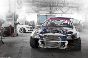 КОРЧ -это когда двигло под капот не вмещается.
а это не унылое стоковое г.