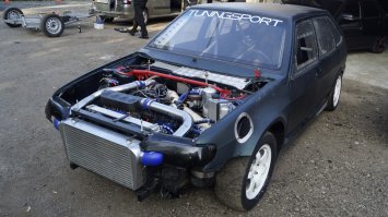 КОРЧ -это когда двигло под капот не вмещается.
а это не унылое стоковое г.