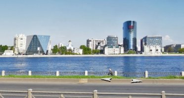 Ага. А слева ещё один подобный "шедевр" имеется. Кошмар. Хорошо хоть кукурузину на Охте решили всё-таки не строить, а перенесли в Лахту.