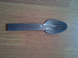 Добавлю. Как в Литве, в 90-м выдали, так до сих пор берегу. 27 лет, верой и правдой. "Десантный набор".