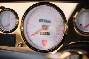 Меньше 20, она даже стоя не ездит ))))))