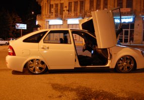 Роскошные автомобили известных рэперов