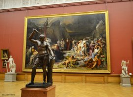 Русский Сцевола.
Под таким именем вошёл в историю безымянный крестьянин, герой Отечественной войны 1812 года, повторивший подвиг известного римлянина. 
В ноябре 1812 года в журнале  Сын Отечества , который начиная с осени 1812 года помещал в каждом из своих номеров  сводки с фронта , была опубликована следующая заметка:  В армии Наполеона (как у нас в конских заводах) клеймят солдат, волею или неволею вступающих в его службу. Следуя сему обыкновению, французы наложили клеймо на руку одному пленённому крестьянину.
 С удивлением спросил он: для чего его оклеймили? Ему ответили: это знак вступления в службу Наполеона. 
Крестьянин тут же схватил из-за пояса топор и отсек себе клеймёную руку. Нужно ли сказывать, что сей новый Сцевола был Русской? Одна мысль служить орудием Наполеону... подвигла его к сему геройскому поступку .