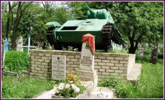 Мой дед погиб под Харьковом в день его освобождения, имел два ордена Великой отечественной войны 1 и 2 степени и медалями "За отвагу" и "за оборону Сталинграда".
Немцев больше тысячи перемолол траками танка. А второй дедушка дошёл до Японии умер в 1992 году. В книге "Партизанский край" описан их отряд во время ВОВ. НА фото могила деда и сам он.