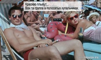 Белоголовый орлан плывет баттерфляем с добычей в когтях