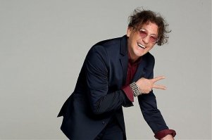 На руке у Лепса не он?