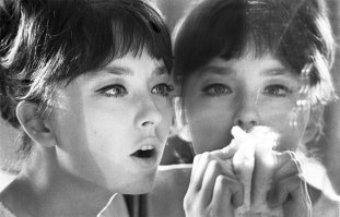 "Самая красивая женщина 1960-х " 

Не льблю, когда раздают титулы.