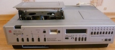 Электроника ВМ-12   первый советский бытовой кассетный видеомагнитофон формата VHS.

Сделан на основе видеомагнитофона японского производства  Panasonic NV-2000 . Оборудование для производства отдельных комплектующих деталей было закуплено в Японии