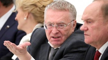 Гена, может хоть ты в курсе, кто эти письма писал, а то после статьи пришлось разойтись как обычно...