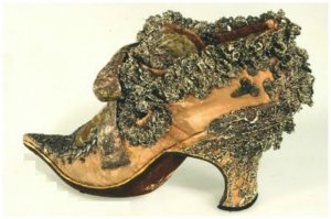 Поразительная и великолепная старинная обувь