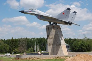 Также имеется такое предприятие как НПО "Технология" где изготавливают обшивку космических кораблей и реактивных самолётов.
Год назад на 51-м квартале установили самолет МИГ-29 и в "Технологии" МИГ-21.