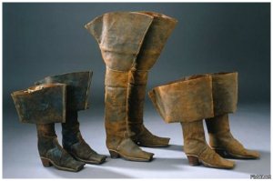 А мода точно идет по спирали, вот ботинки из будущего совсем как старинные... Наверное к этому году у Нас будет по 6 ног...

6. Мужские сапоги, около 16660 года