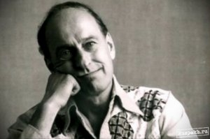 - Хмм... - подумал Безруков.
- Даже гримироваться не надо...