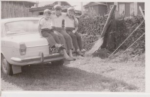 мне подобная от отца досталась, поездил немного и продал, невыгодная машина, прожорливая