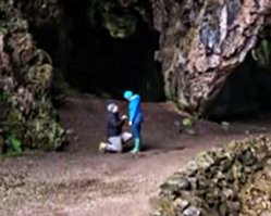 Помолвка и дальнейшее бракосочетание(с процедурой кольцевания) означают, что дальнейший процесс иобли и размножения будет происходить строго на юридической основе. Теперь фрикции будут происходить на фоне имущественных взаимоотношений в рамках действующего законодательства. Где романтика? И зачем привлекать &удака-фотографа в интимный процесс предложения руки и сердца?