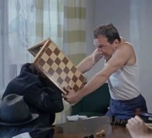 Ога. 
Кстати, играл в обоих фильмах Крамаров.
Вот настоящий любитель шахматных баталий!