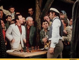 Ога. 
Кстати, играл в обоих фильмах Крамаров.
Вот настоящий любитель шахматных баталий!