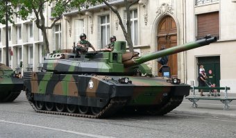 AMX-56 - стоимость 6 млн. Евро, новый будет 7-8 млн. Армата 250 млн. руб., то есть почти в два раза дешевле старого.