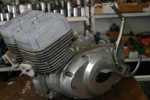 1. Вот двигатель 2. Вот отложение ... ВСЕГО !!!!

Юзверь, я просто занимался картингом и занимал призовые места в чемпионатах 1983 года ))) так вот, хоть багги видел вживую, но не гонял , да и заездов не видел даже, но думаю это как карты. А на картах педаль газа ВСЕГДА в пол. понимаешь, ВСЕГДА !!!, только на момент переключения передачи отпускаешь. Движки перегреваются махом, а у багги еще и движек за водятлом, плохо вентилируется. Вот и приходится, а накипь, ну отверткой сковырнуть когда слоем наростет. Да и не живут так долго они.