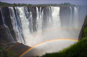 Как уже замечено в комментариях, радугу очень часто можно увидеть у водопадов, иногда даже двойную.
1-2. Водопад Виктория
3-4. Водопады Игуасу
5. Водопад Скоугафосс