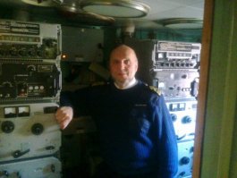 Сам только узнал. Мы с ним в мореходке на радиста учились и в одном кубрике жили... 

Уважаемые коллеги!

      Совет РО по Архангельской области с прискорбием извещает, что 11 марта, на 64-м году жизни после тяжелой болезни скоропостижно скончался наш коллега, радиолюбитель из Архангельска Евгений Павлович Чахин (R1OAM). Это был славный человек, весёлый и жизнерадостный, настоящий профессионал радиоэфира, ключ которого на протяжении десятков лет возбуждал короткие волны от вод Седого Каспия и до всего Мирового Океана.