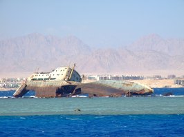 Шарм-эль-Шейх. Снимал в ноябре 2008.
Сейчас возможно этого судна уже и нет