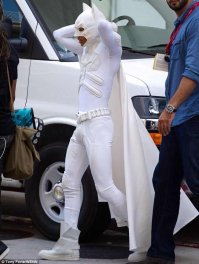 не песди, в белом белом плаще