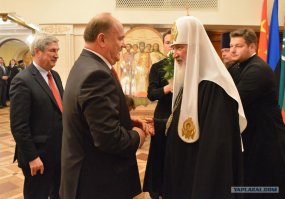 А никто уже и не считает п"дораса зю за коммуниста.После того,как он в десна сосаться с церковью начал.П"дор он,а не коммунист.