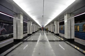 Станция Спартак, Мск. И это еще много народа - час пик. :)