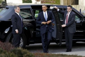 А чего пешкам типа Макрона бояться? Фактически, это просто наместник американского истеблишмента в Париже.
Путин не народа боится, такого рейтинга всяким макаронам-олландам во сне не увидеть, Путину следует опасаться, что его могут убрать извне.
Лучше посмотрим на авто западных политиков, имеющих хоть какое-то влияние, внимание заострив на толщине брони: